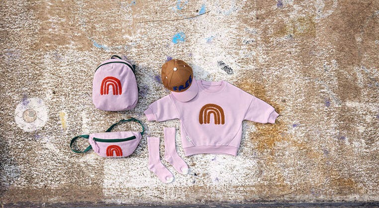Bluza z bawełny organicznej GOTS Little Gang Rainbow lilac / Lassig