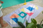Dwustronny ręcznik plażowy PlayTowels - Hopscotch / QUUT