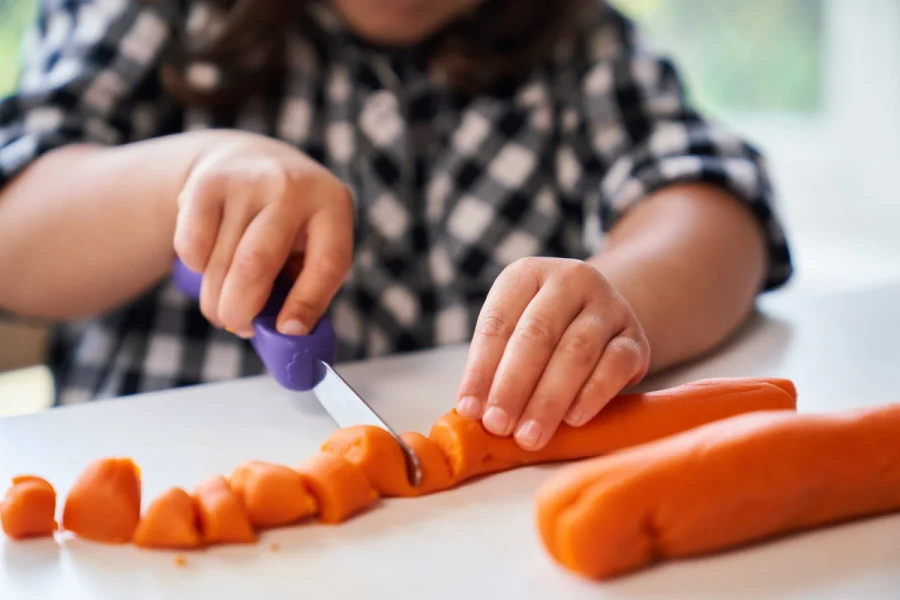 Sztućce kształtujące chwyt 3-9 lat, ETAP 3 - purple / Nanas Manners
