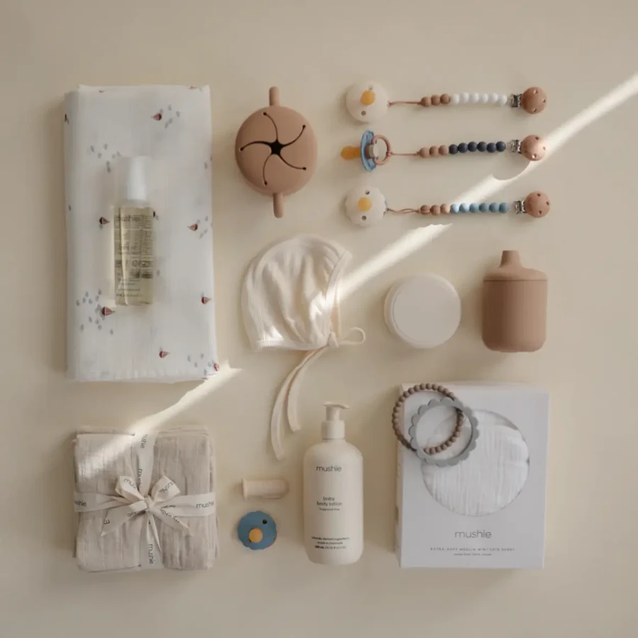 Zawieszka koralikowa na smoczek Eva - White / Mushie