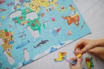 Puzzle Mapa Świata z elementami w kształcie budynków i zwierząt 5+ / Mudpuppy