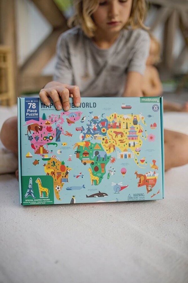 Puzzle Mapa Świata z elementami w kształcie budynków i zwierząt 5+ / Mudpuppy