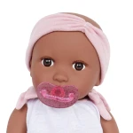 Lalka niemowlę ze smoczkiem, w dwuczęściowym ubranku i opasce, afrykanka / LullaBaby