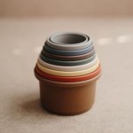Stacking Tower - wieża z kubeczków RETRO / Mushie