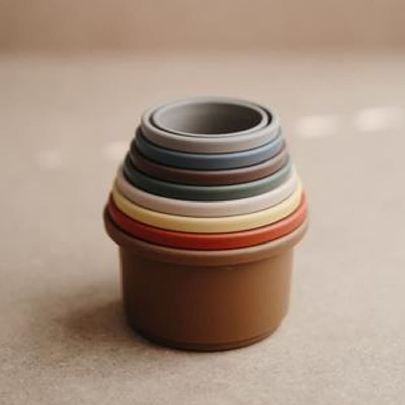Stacking Tower - wieża z kubeczków RETRO / Mushie